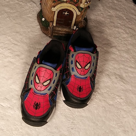 spiderman tennis shoes